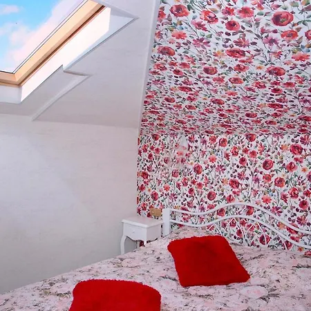 Old Town Apartment *
